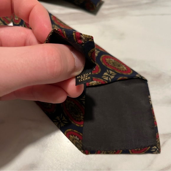 Bill Blass BonMarche 100% Silk Medallion Tie - Picture 4 of 6